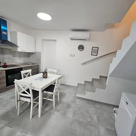Casa Tadini With View Apartman Babići